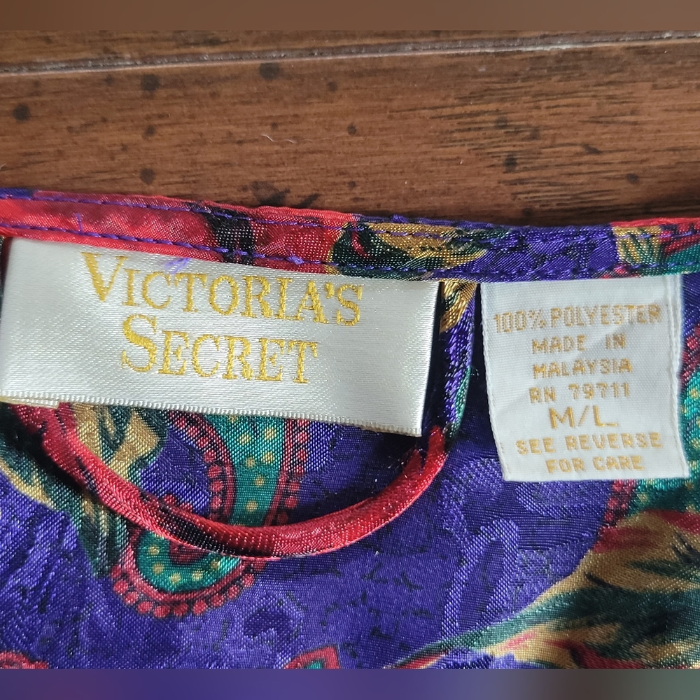 Vintage Victoria's Secret Robe - Picture 8 of 8